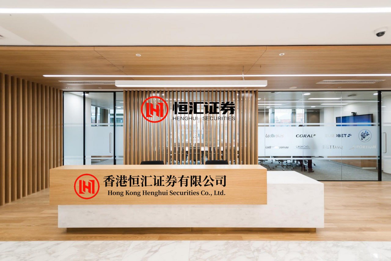 弘益配资 胡歌新剧《人间有味》杀青, 一改往日荧幕形象饰演后厨厨子樊大成, 搭档李沁...